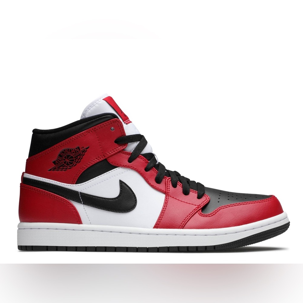 AIR JORDAN 1 MID 'CHICAGO BLACK TOE'